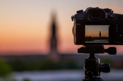 What is the best way to change the color of a picture?