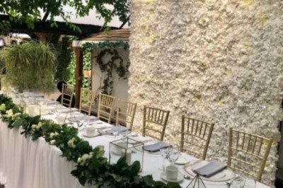 How Flower Walls Can Bring a Sense of Surreal to Any Space?