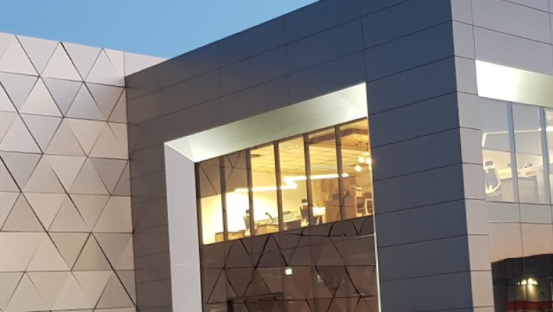 Commercial Cladding Construction Solutions to Create a Striking Impact on Your Building
