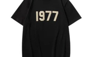 Essentials T-Shirt – Minimal Streetwear for Everyday Wear