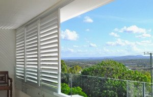 Window Treatments That Make Rooms Look Bigger