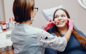 What Is the Difference Between a Root Canal and a Tooth Extraction?